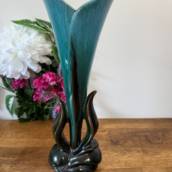 CCC Canadian Art Pottery Vase Mid-Century Modern Teal Green Sculptural Leaf Base - Picture 3 of 6